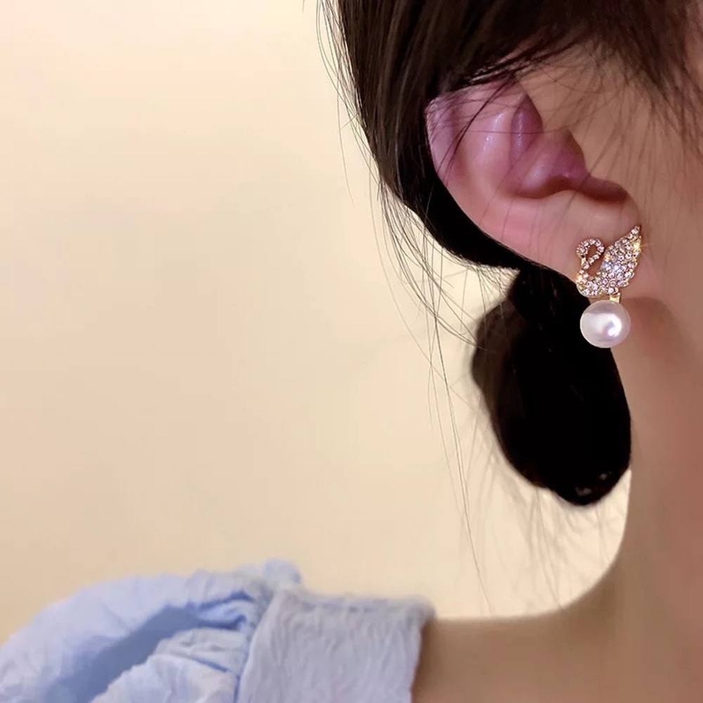 Swan Earring - Picture 2 of 4
